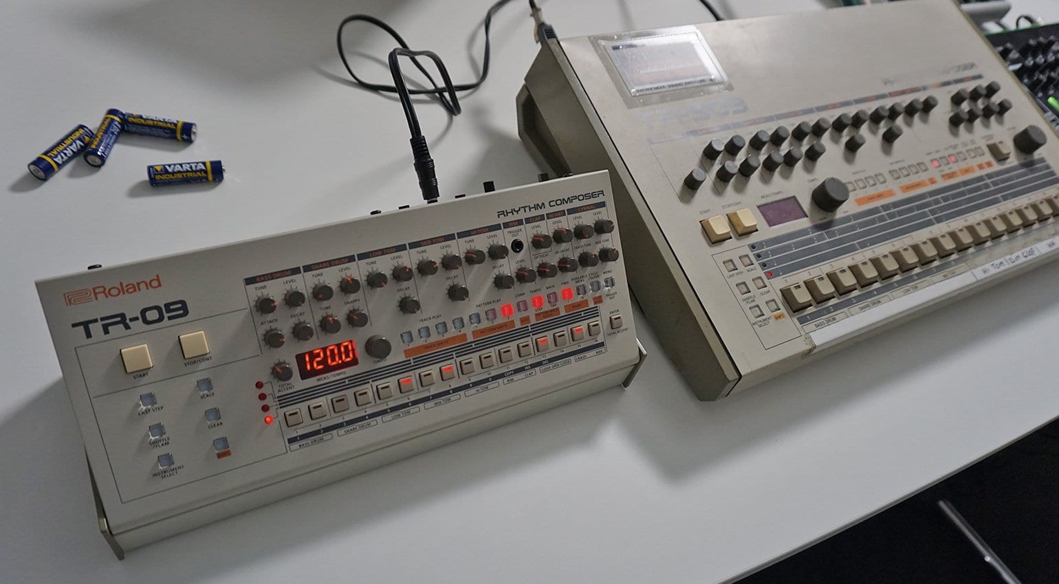 909 Day Roland Tr 09 Rhythm Performer First Sounds Gearnews Com