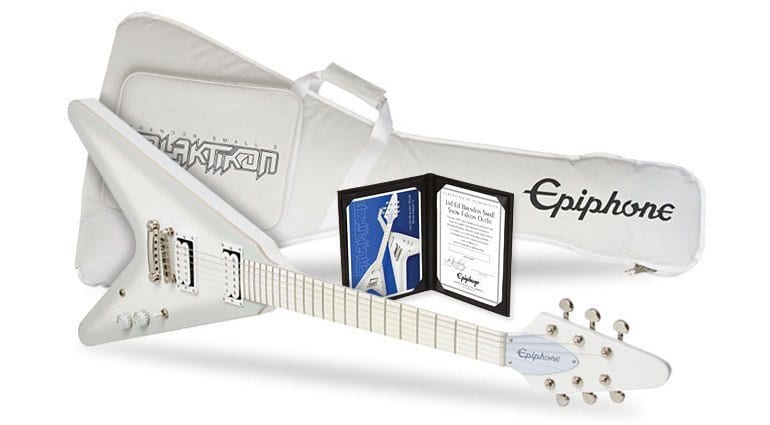 epiphone-brendon-small-snow-falcon-flying-v-signature-front-gigbag-white-1.jpg (770×425)