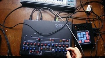 WaveGlyde WaveG monophonic synthesizer