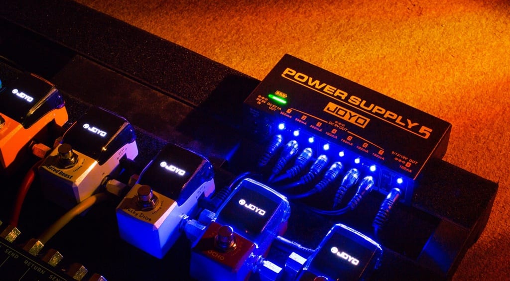 Joyo releases its cheap, rechargeable JP-05 pedalboard power supply ...