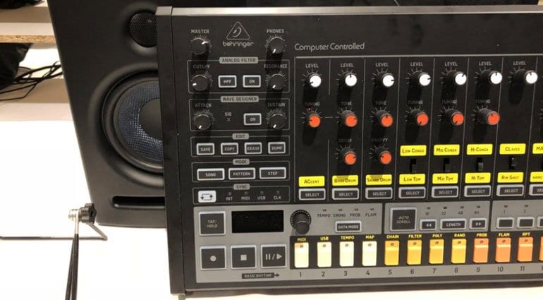 behringer-rd808-knobcon2.jpg