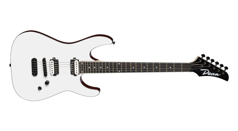 Dean Guitars MD 24 en Classic White y una rígida