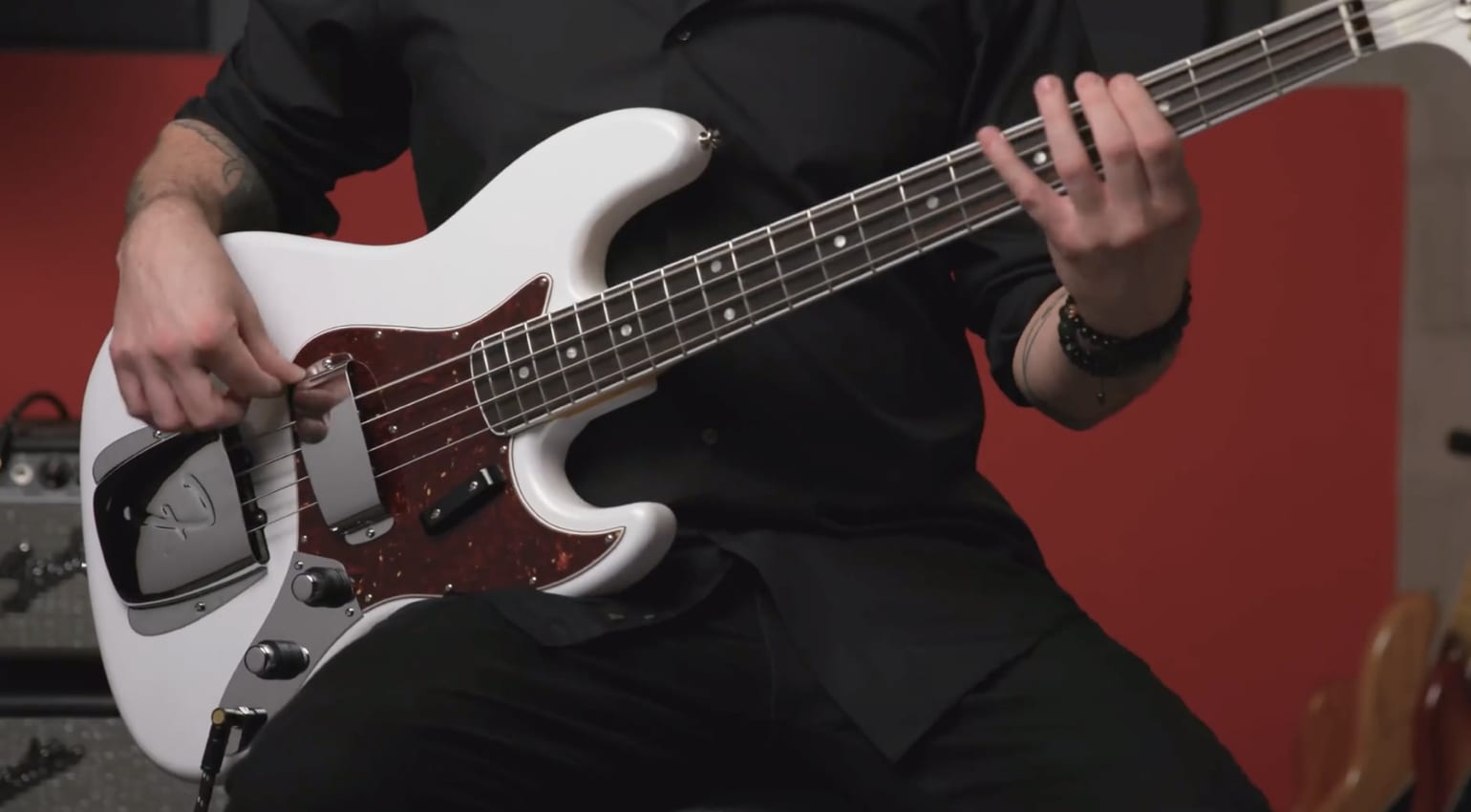Fender celebrates 60 years of the legendary Jazz Bass with special edition  - gearnews.com