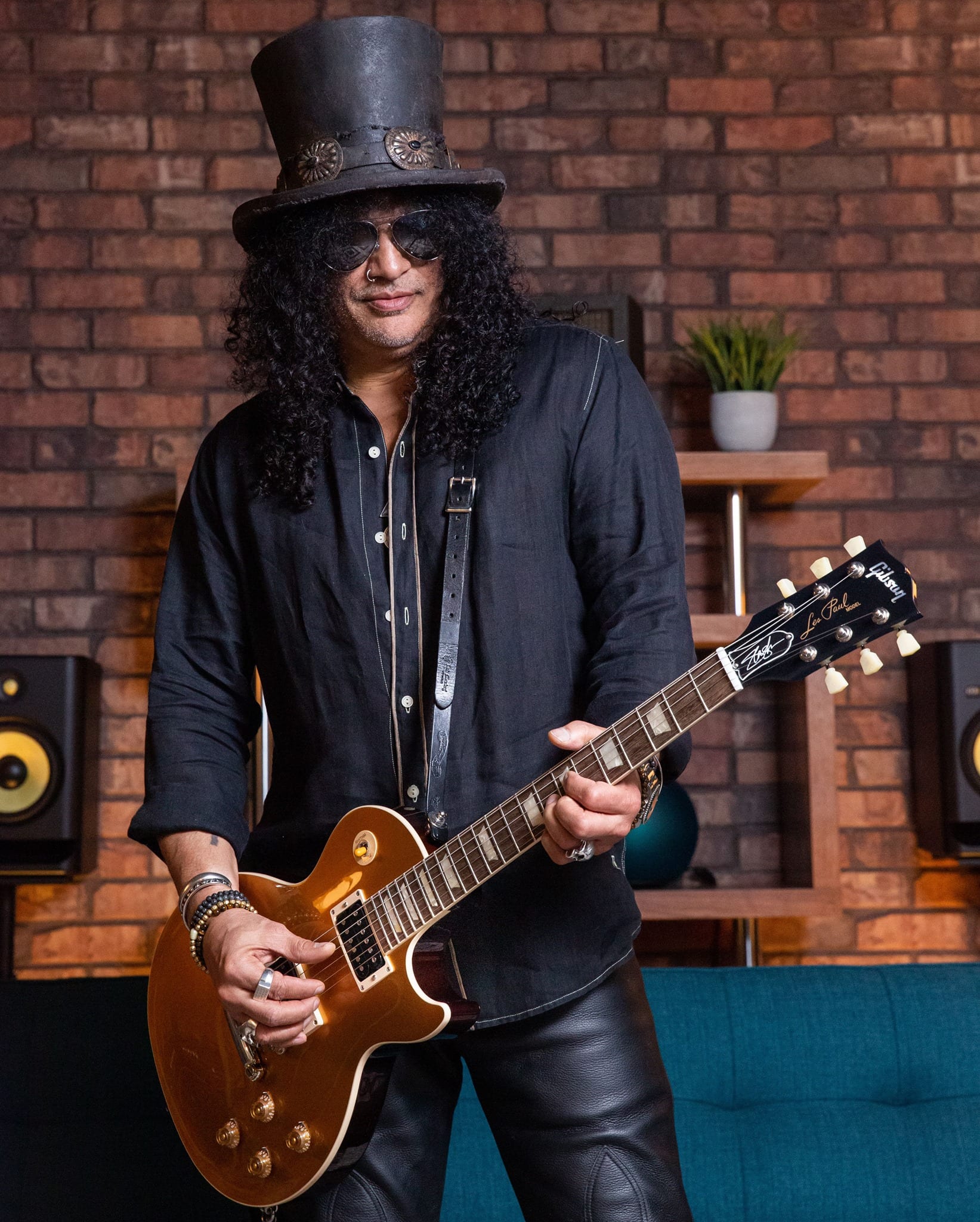 The Gibson Slash The Gibson Slash
