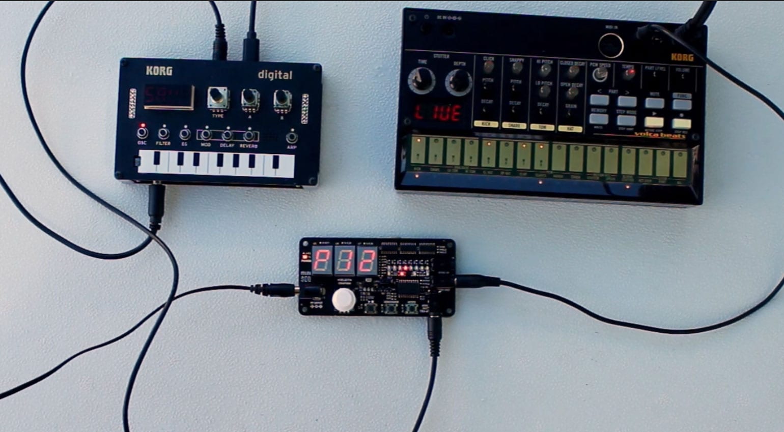 mini.SEQ: Tiny MIDI sequencer with one knob and a polyphonic 