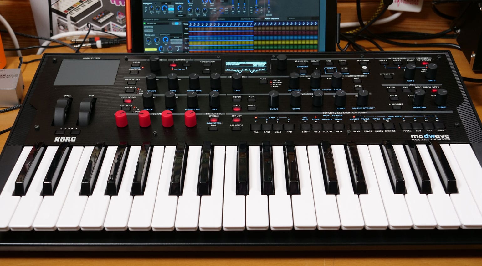 First Look Review: Korg Modwave Wavetable synthesizer - gearnews.com