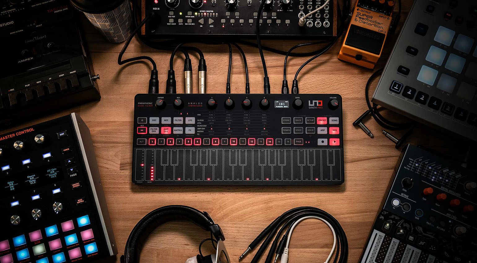Superbooth 22: IK Multimedia UNO Synth Pro Desktop Black 