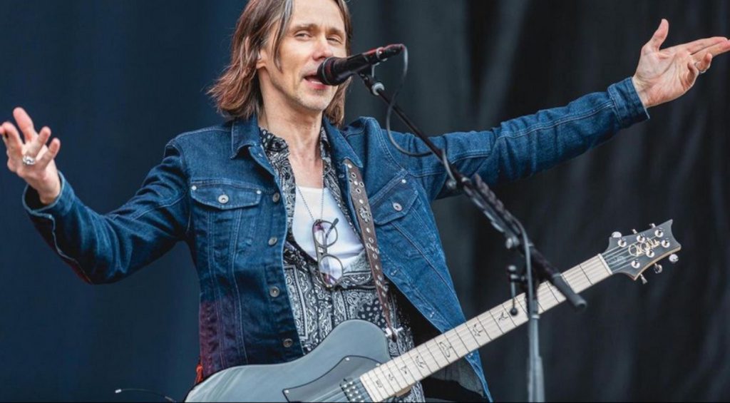 Myles Kennedy spotted with a PRS Telecaster - A new signature model -  gearnewscom