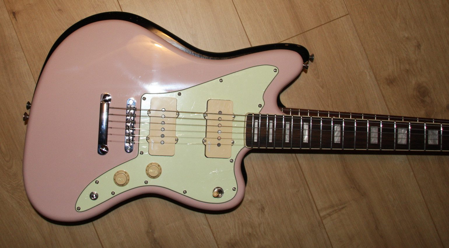 Close-up of the pickguard